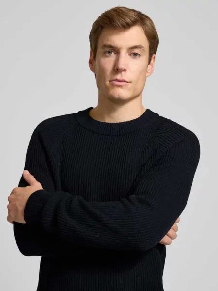 Sweter z dzianiny z okrągłym dekoltem model ‘Kristian’ Casual Friday granatowy