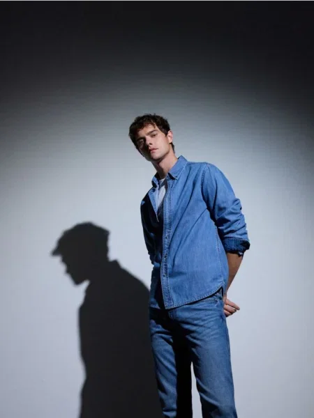 Reserved Blugi slim cu efect prespălat albastru