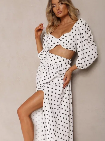 Komplet w Kropki Krótki Top z Dekoltem Spódnica z Gumką w Talii Wandrea biały