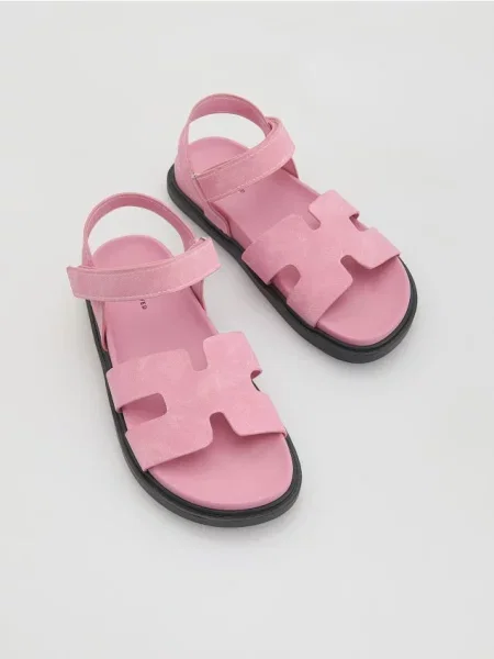 Кожаные босоножки Reserved розовые