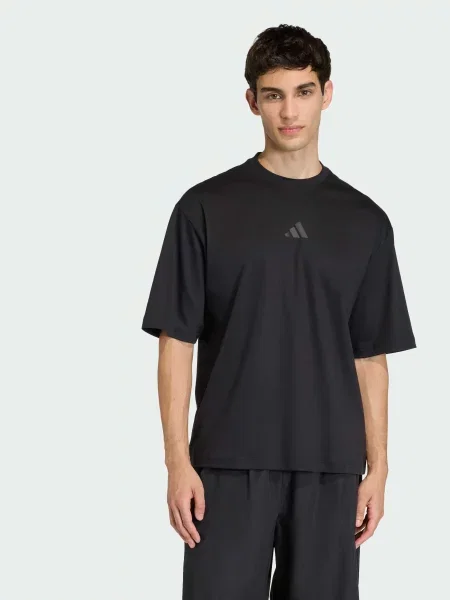 Футболка adidas чорний