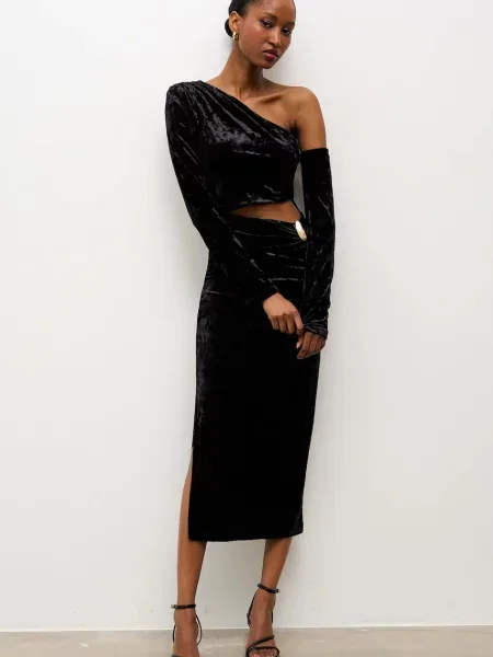 Answear.LAB sukienka midi dopasowana czarny