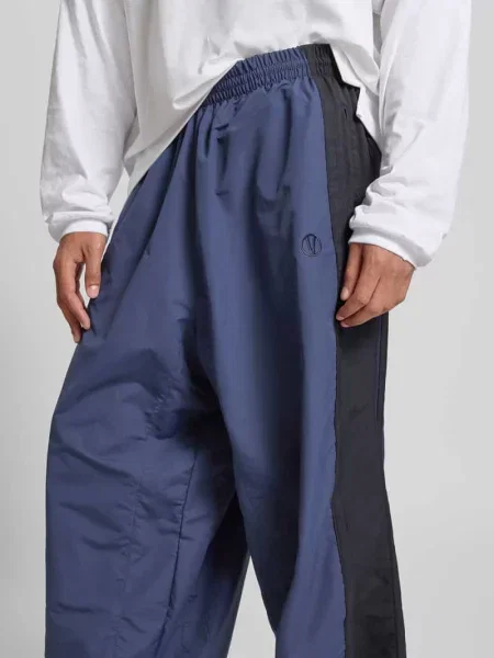 Spodnie typu track pants o szerokim kroju z elastycznym pasem Vetements granatowe