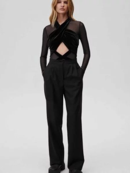 Класична блуза Undress Code чорна