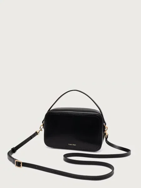 Calvin Klein Táska Ck Hardware Camera Bag fekete