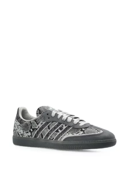 Decupat tricou Adidas cu imagine alergare gri