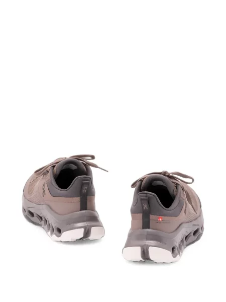 Sneakerși On plasă
