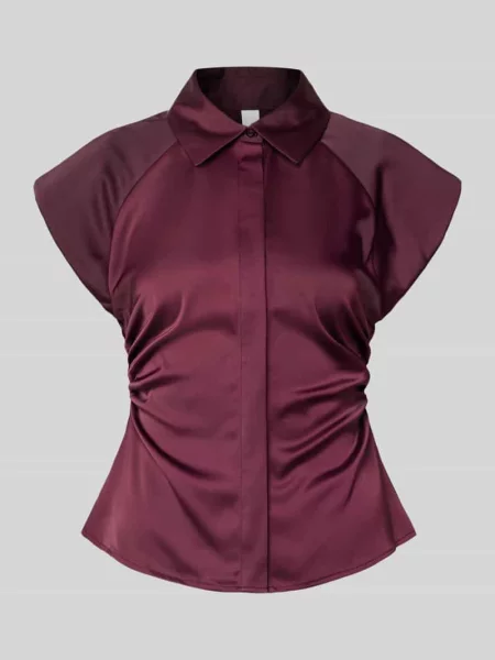 Bluzka w kroju slim fit z zakrytym zapięciem na Model PELLA' Y.a.s