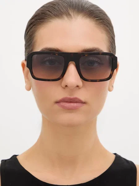Moschino napszemüveg barna