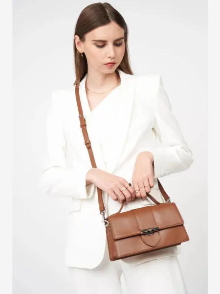 LANCASTER Paris Ručna torbica Lancaster Sac à rabat avec fermoir Paris Ily Camel' smeđa