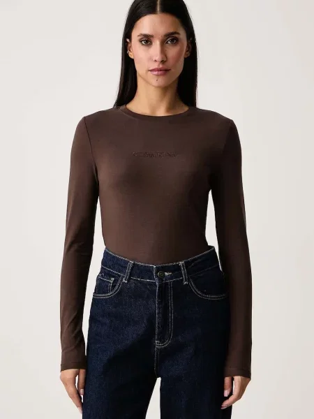 Guess Jeans tričko s dlouhým rukávem s hnědé