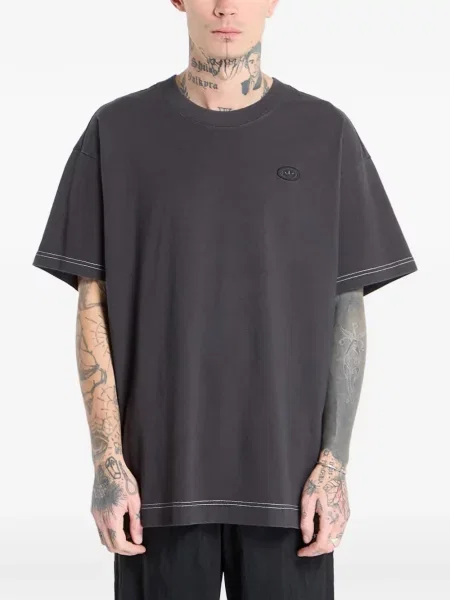 Krótka graficzny koszulka Adidas Campus z perforacją szara