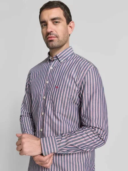 Koszula casualowa o kroju slim fit z kołnierzykiem typu button down Fynch-hatton