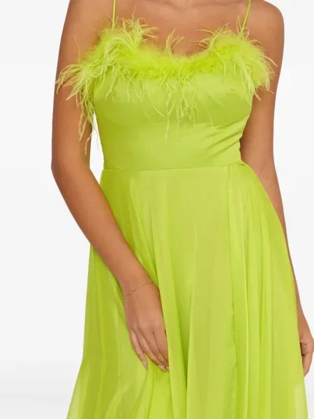 Rochie maxi Forever Unique cu pene cu crăpătură de costum verde