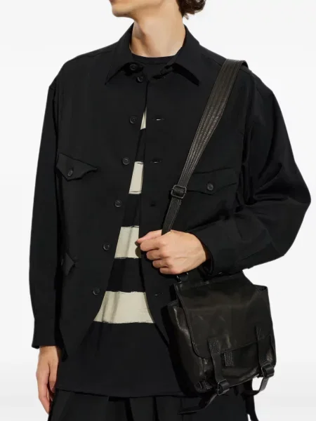 Кожена чанта Yohji Yamamoto с катарама черно