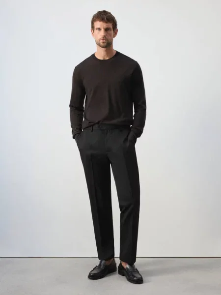 Spodnie regular fit z mieszanki wełny Mężczyzna 38 MANGO MAN czarny