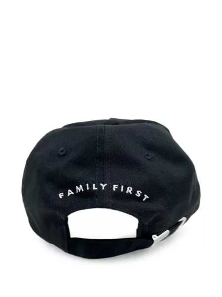 Șapcă Family First cu broderie negru