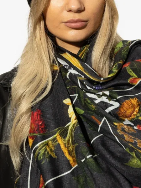 Căciulă Off-white cu model floral alb