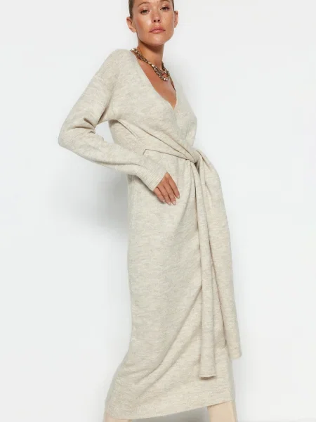 Kołnierzykowy sukienka midi Trendyol wiązana z kamieniami