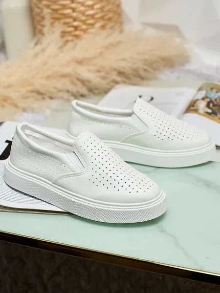 Sneakerși Resti ajurate alb
