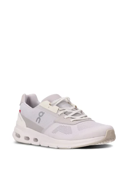 Sneakerși On alb