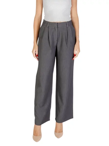 ONLY Pantaloni cutați HATTIE închis gri