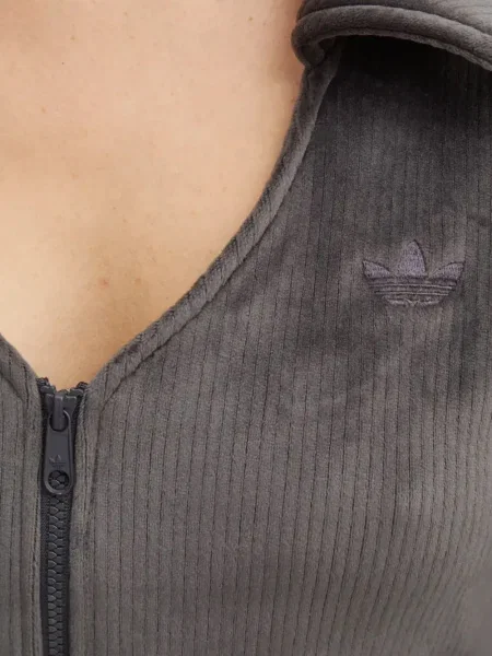 Tricou Adidas cu dungi cu broderie din velur albastru