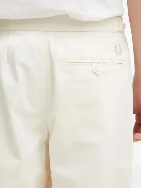 Pantaloni Fred Perry plisate alb
