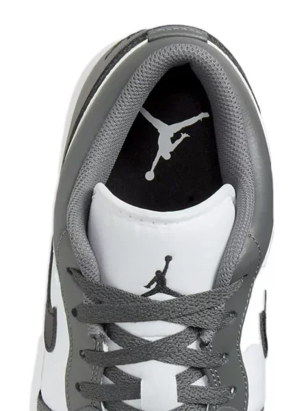 Sneakerși Jordan gri