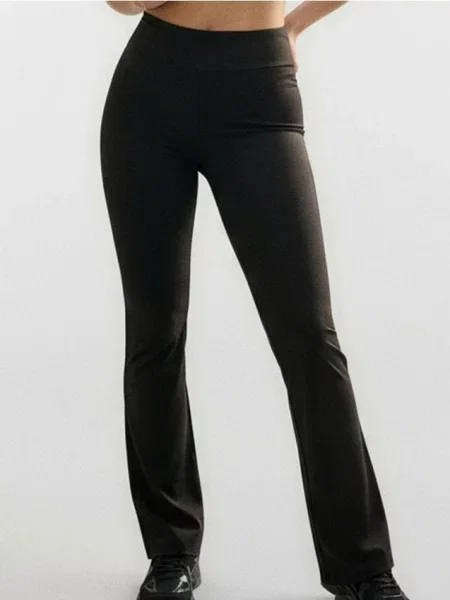 Спортивні легінси flare чорний