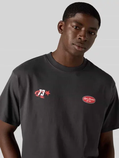 T-shirt o kroju relaxed fit z czystej bawełny z nadrukiem na tyle Levi's czarna