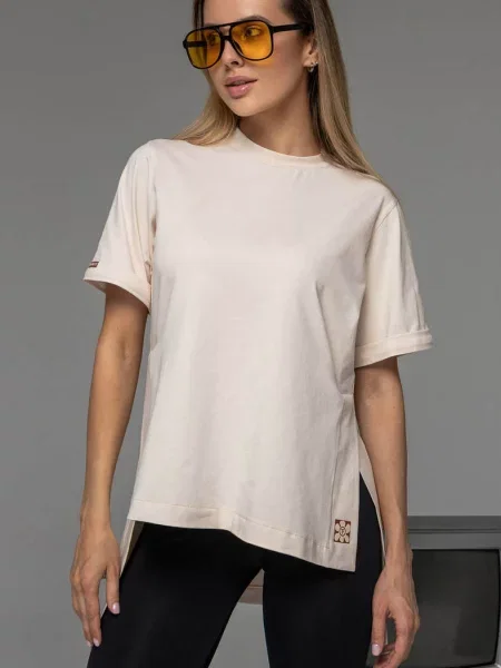 Женская трикотажная футболка бежева