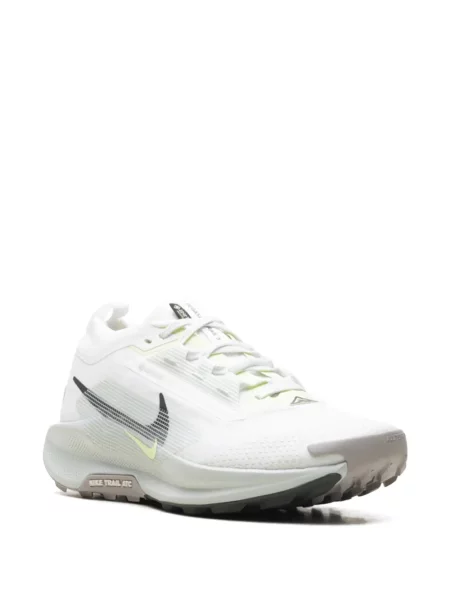 Květinový pásek Nike s kapucí se cvočky bílý