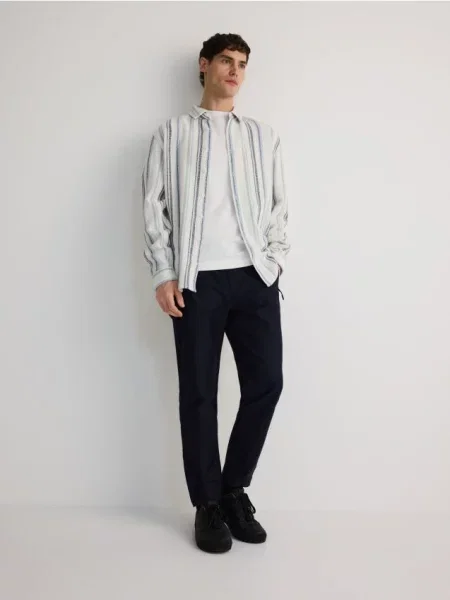 Reserved Pantaloni jogger cu conținut ridicat de Lyocell bleumarin