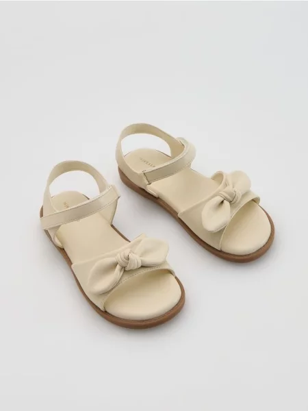 Босоножки Reserved с бантом