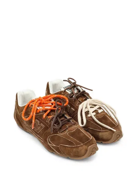 Szarvasbőr sneaker Miu Miu barna