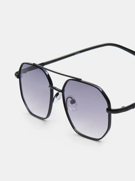 Солнцезащитные очки Sinsay черные