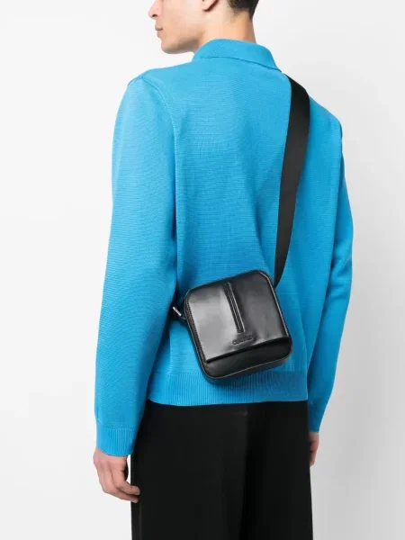 Crossbody torba Calvin Klein s autogramom crna