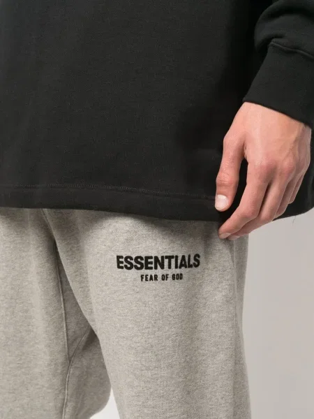 Панталон Fear Of God Essentials с принт сиво