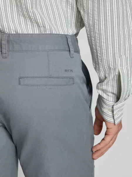 Bermudy o kroju slim fit z wpuszczanymi Mcneal