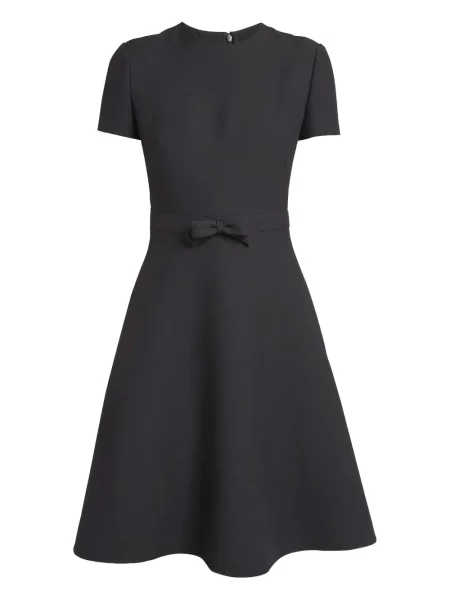 Suknele Valentino Garavani su lankeliu juoda