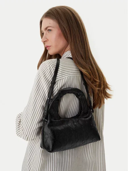 Calvin Klein Geantă Emblem Aop Puffer Bag With Strap negru