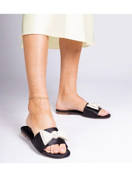 Satenaste natikači Gemre z lokom črna