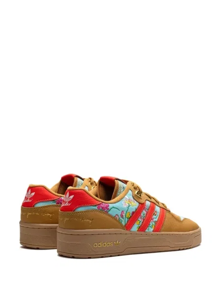 Bőr virágos sneaker Adidas barna