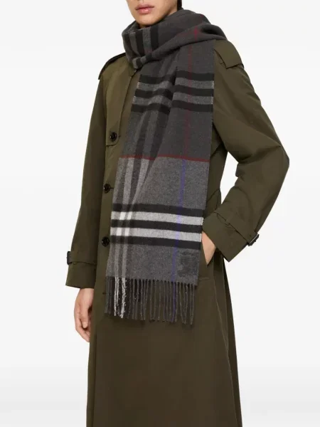 Fular Burberry în carouri gri