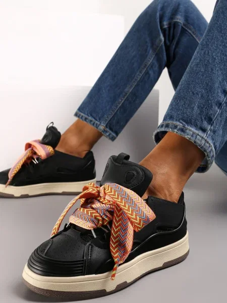 Sneakerși cu Șiret Decorativ și Inserție pe Limbă Cristen negri