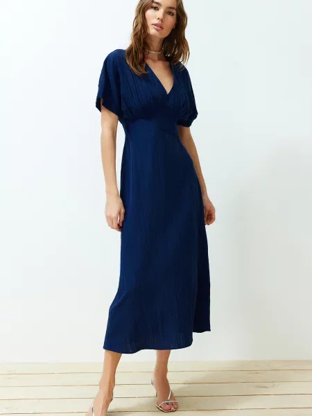 Rochie maxi Trendyol cu decolteu în V în linie A albastru