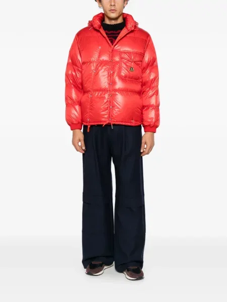 Яке Moncler червено