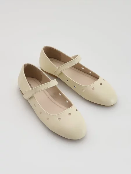 Кожаные балетки Reserved белые