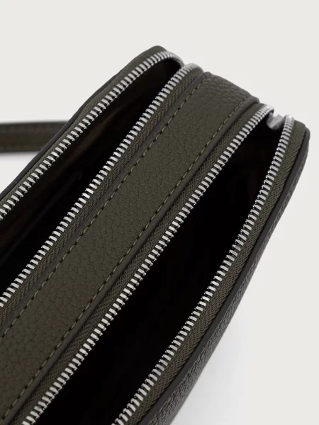 Calvin Klein Táska Webbing 2X Strap Camera Bag Sötétzöld zöld